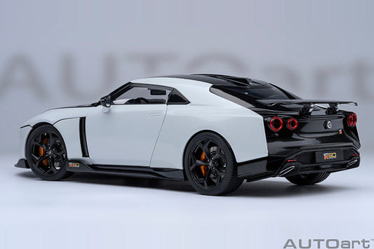 77511 NISSAN GT-R50 BY ITALDESIGN (METALLIC WHITE / BLACK)